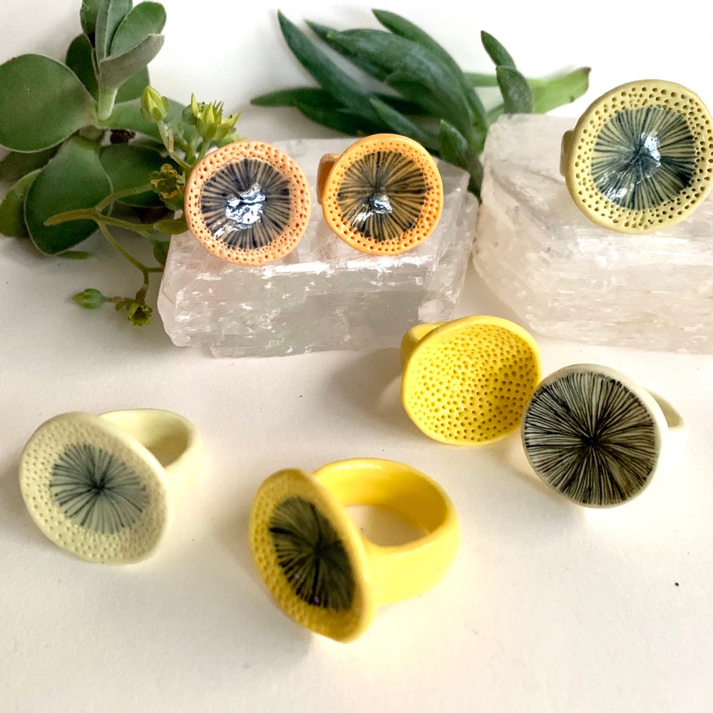 One yellow / orange porcelain ‘star’ or ‘coral dot’ ring