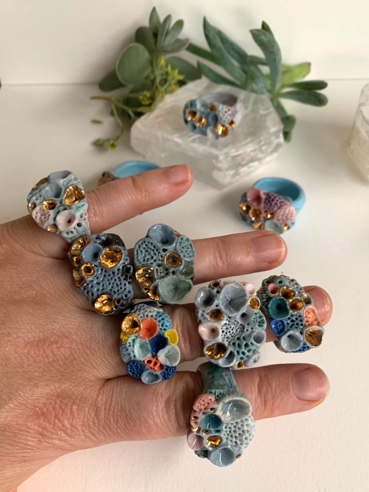 One Blue tones ‘rock coral’ porcelain ring