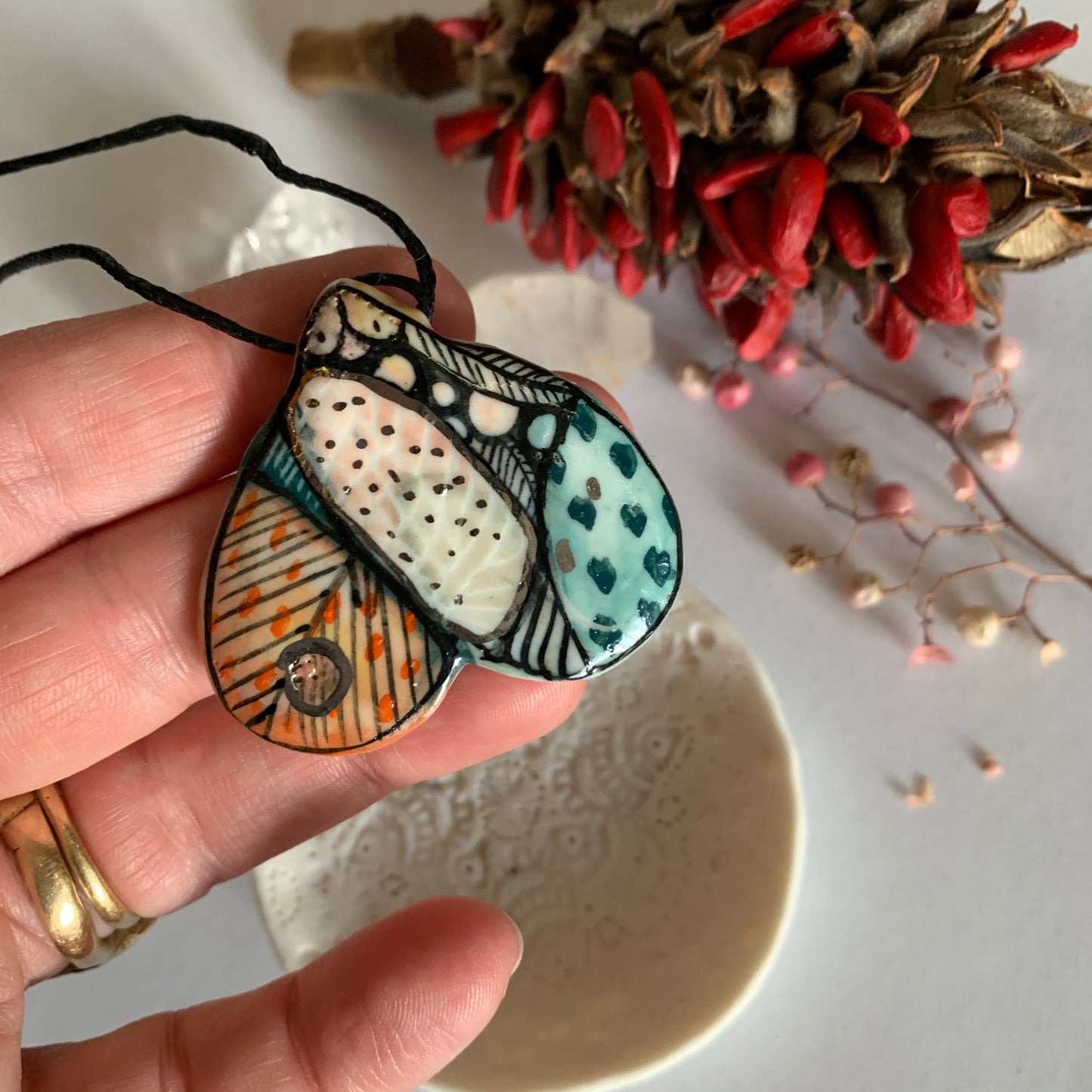 Porcelain ‘wings’ Painted Pendant with Platinum Lustre Border