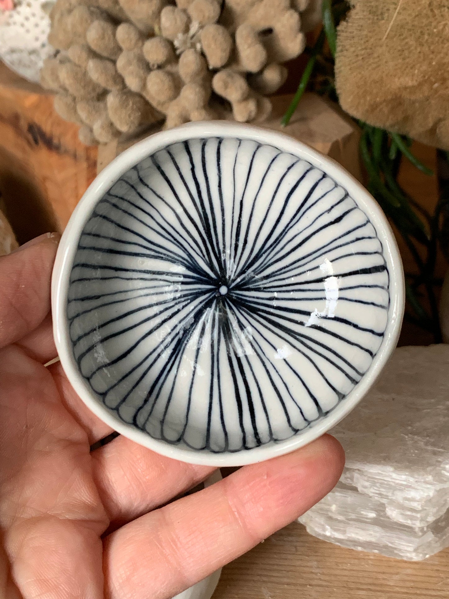 Hand Painted Small ‘daisy’ Bowl /trinket dish