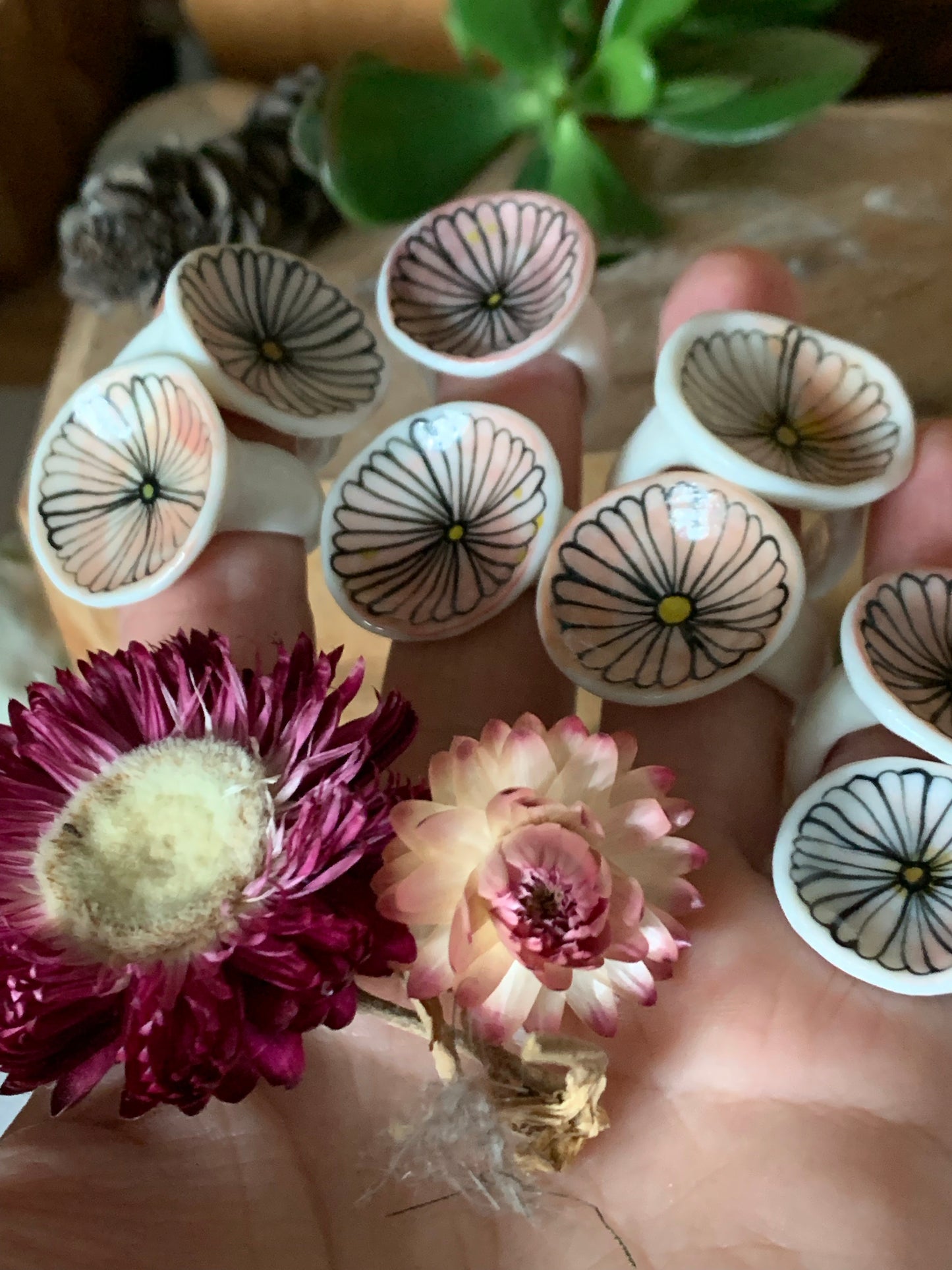 One hand painted ‘daisy’ ring