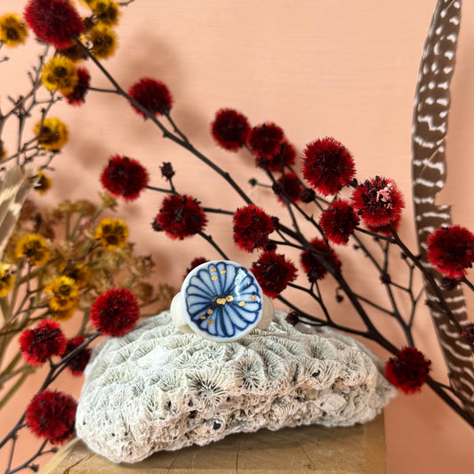 Hand Painted Porcelain ‘Daisy’ Ring size S