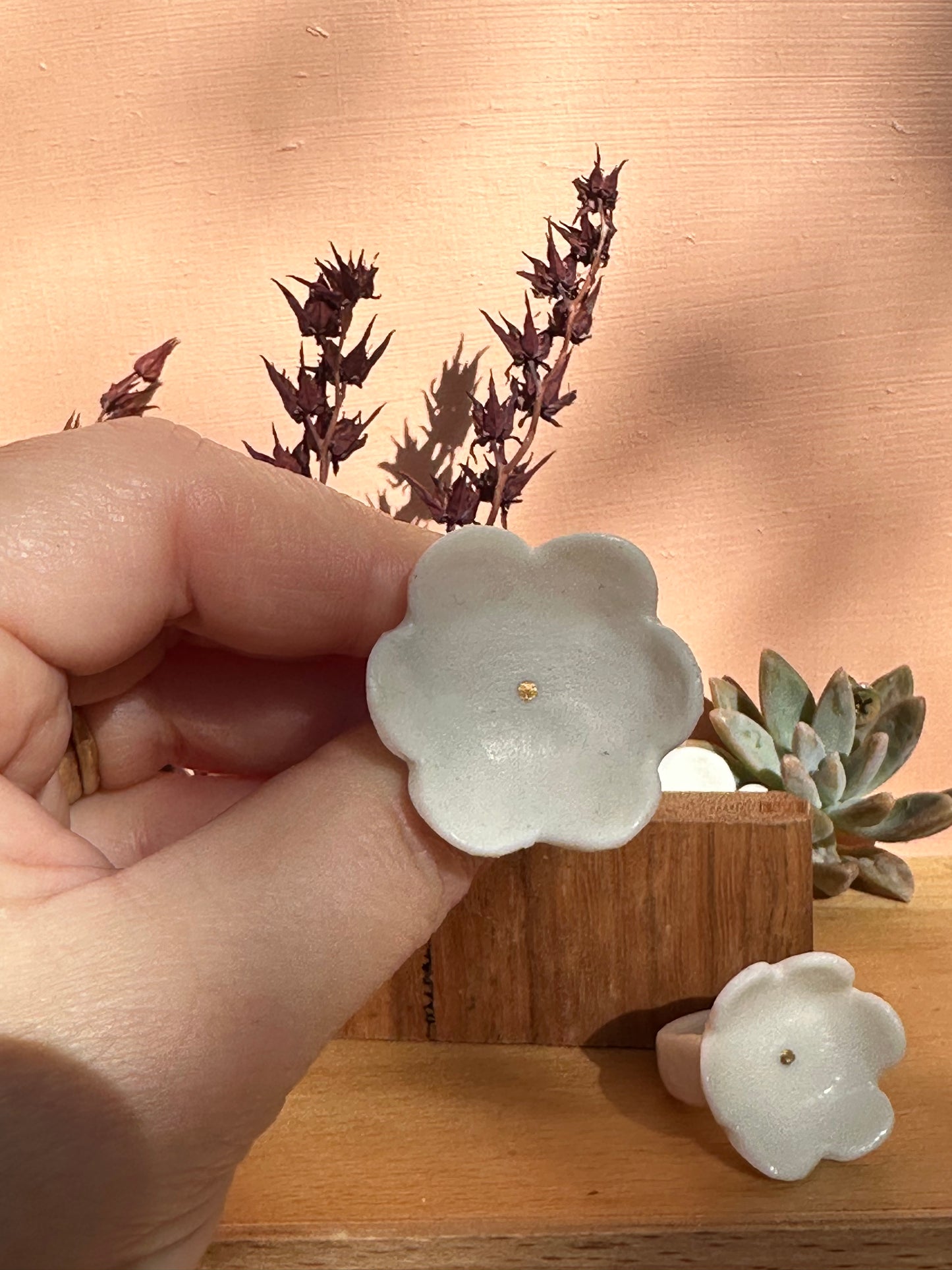 One hand painted or white w/ gold porcelain ‘flower’ ring