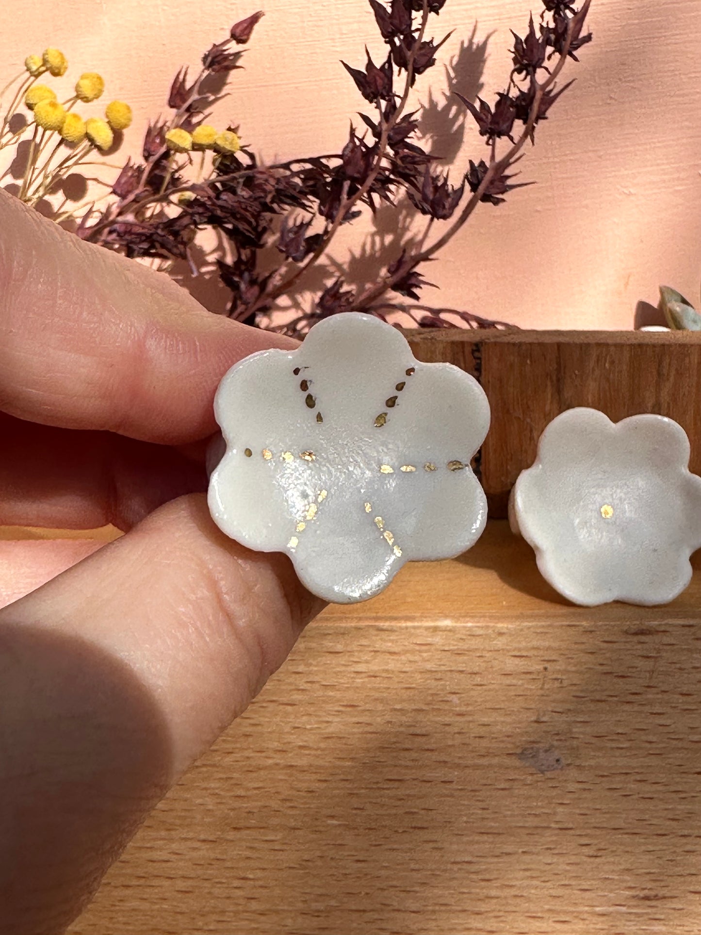 One hand painted or white w/ gold porcelain ‘flower’ ring