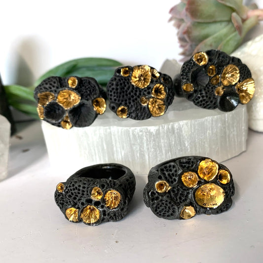 One black and gold ‘rock coral’ porcelain ring