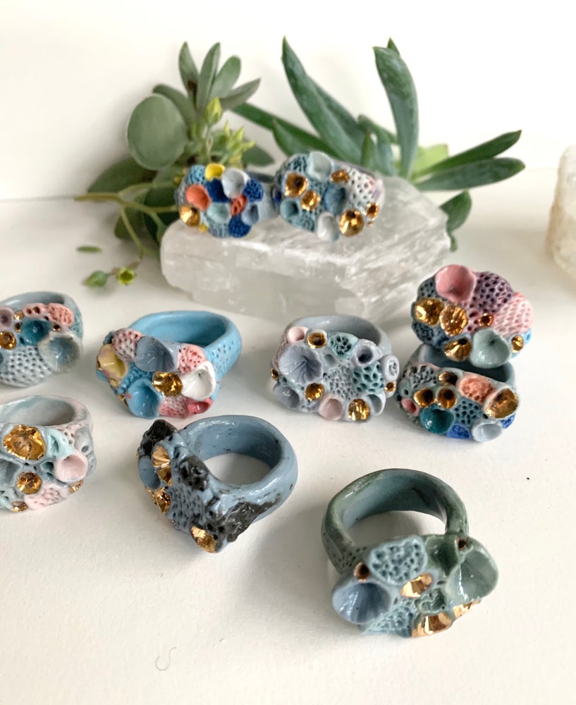 One Blue tones ‘rock coral’ porcelain ring