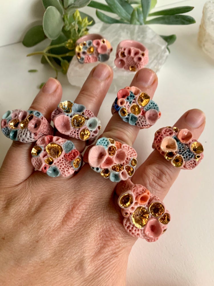 One pink tones ‘rock coral’ porcelain ring