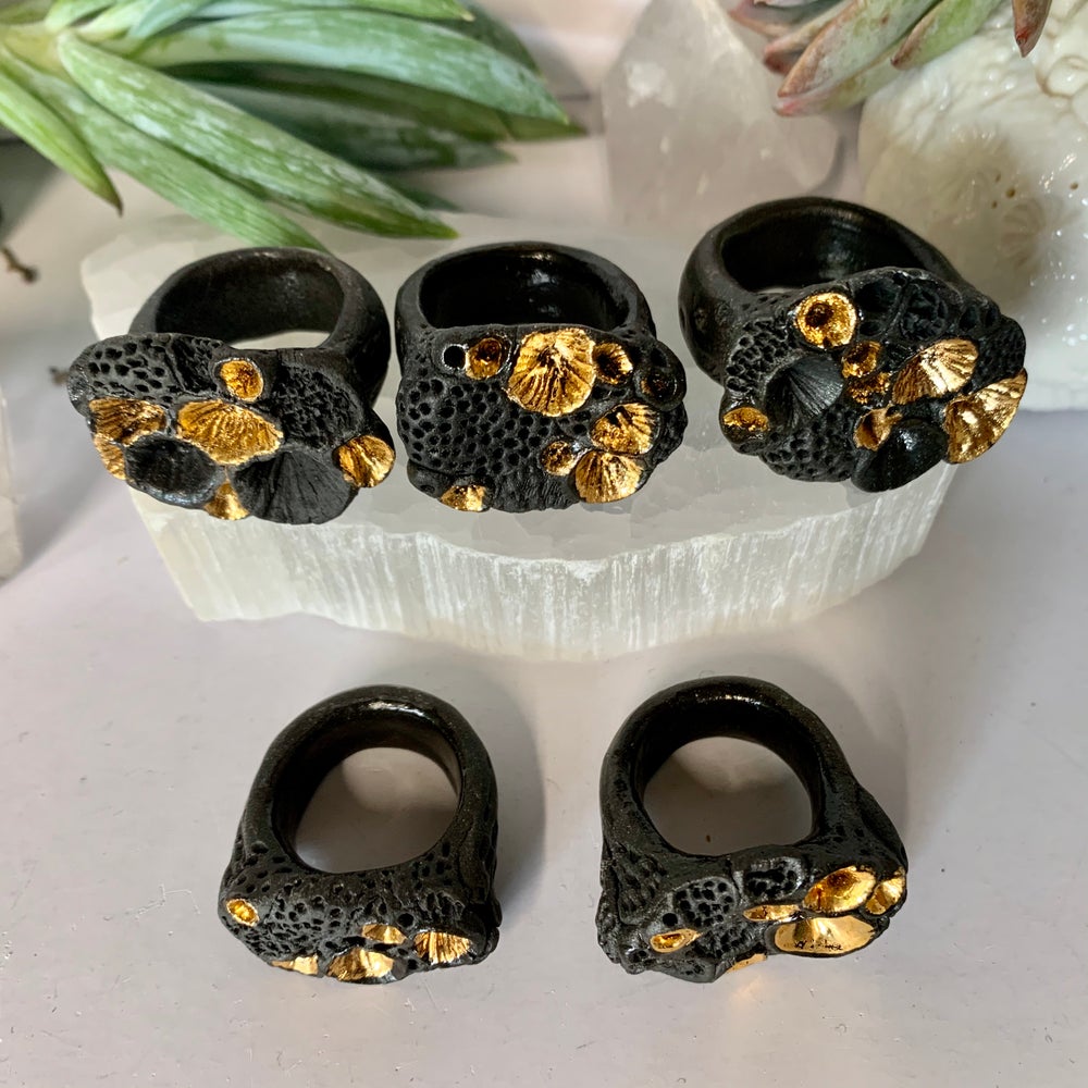 One black and gold ‘rock coral’ porcelain ring