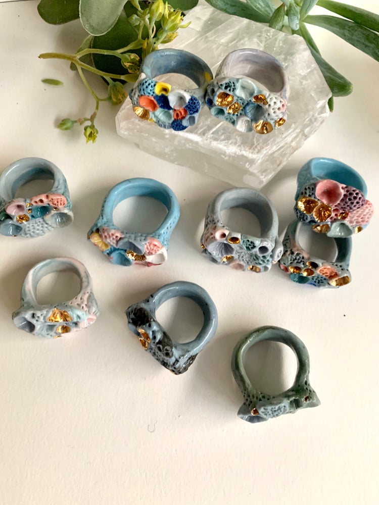 One Blue tones ‘rock coral’ porcelain ring