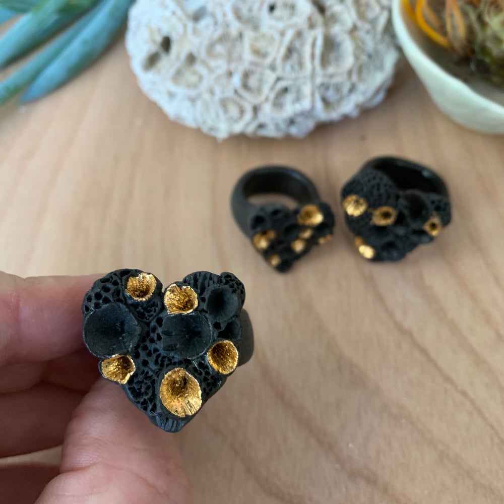 Black porcelain ‘rock coral’ heart shaped ring