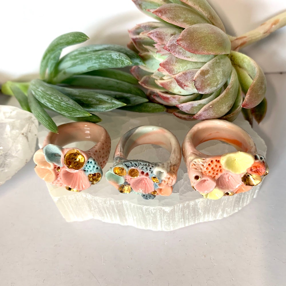 Coloured ‘rock coral’ ring with gold detail