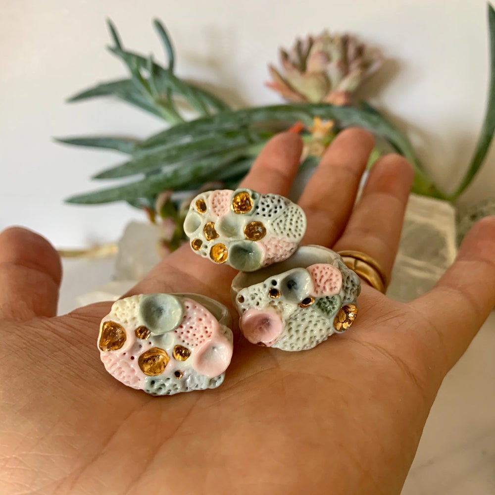 One green /pink/ grey with gold rock coral ring