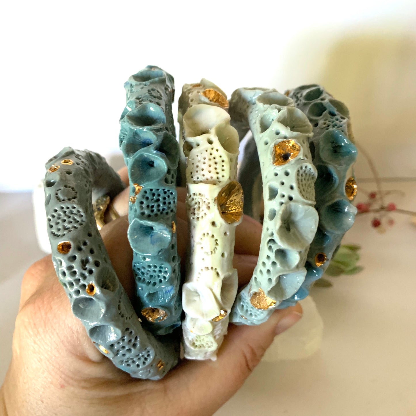 One  ‘rock coral’ porcelain bangle