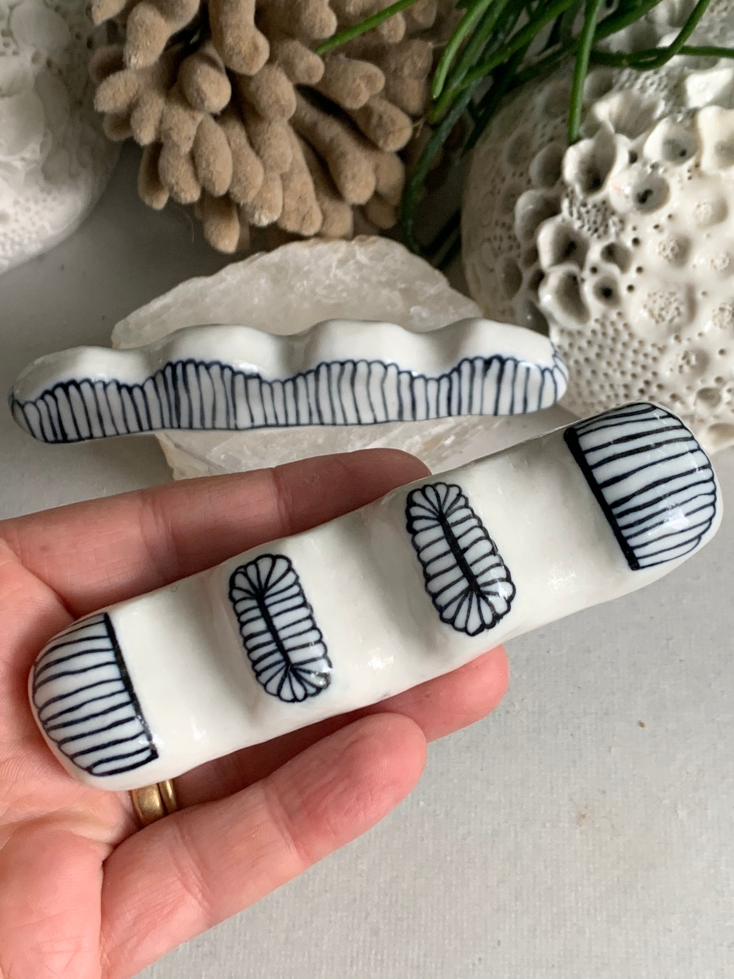Hand painted blue and white brush / pen  rest