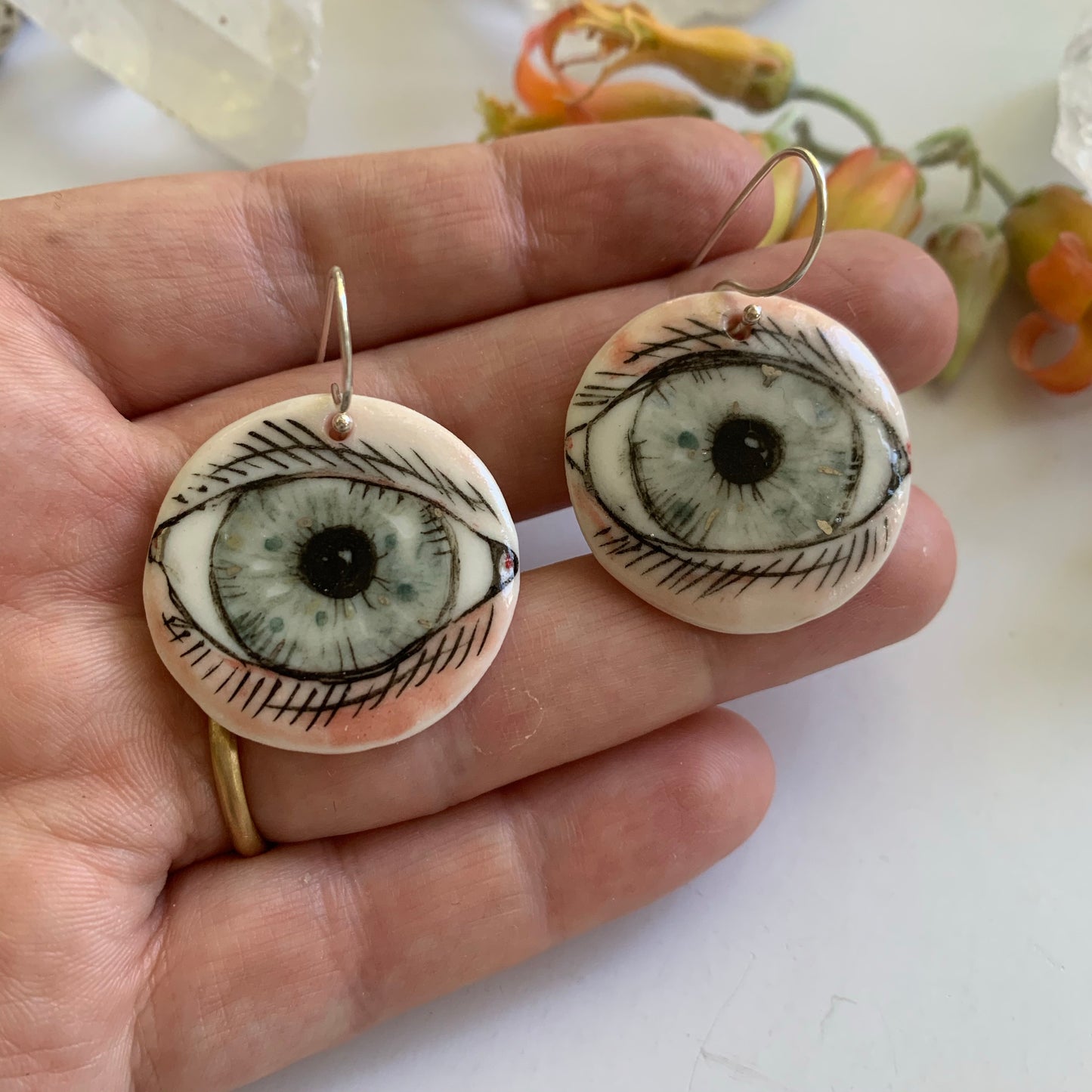 ‘The protective eye' porcelain earrings with gold detail 3